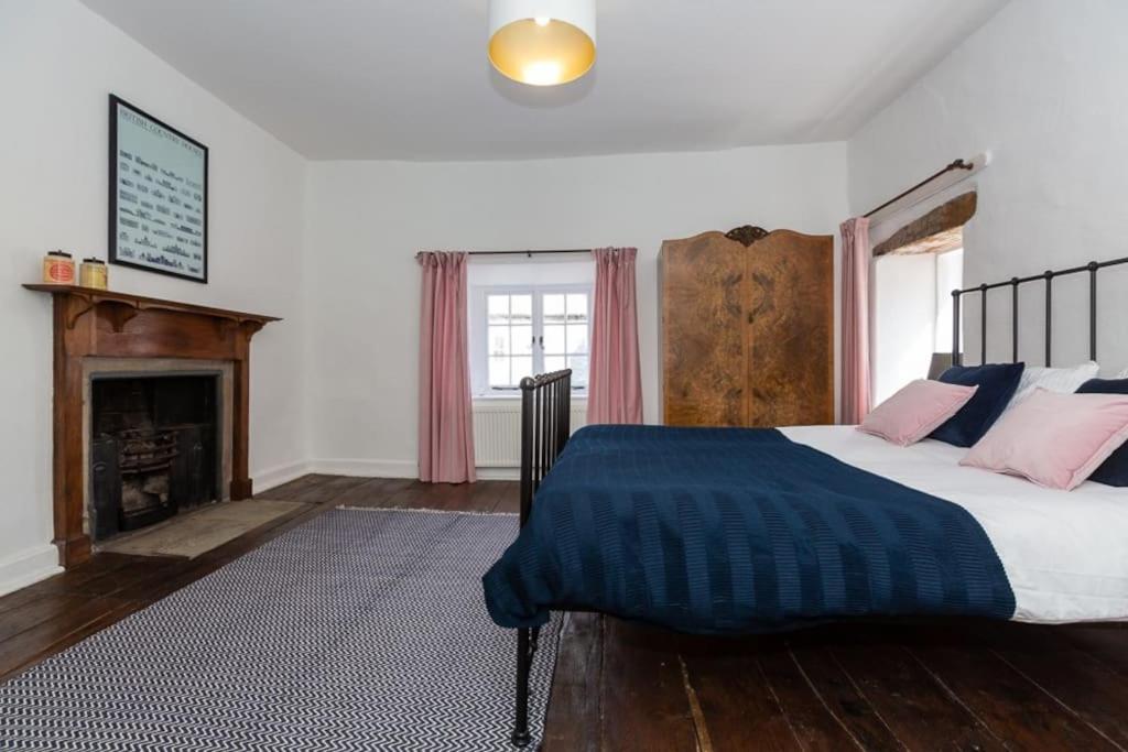 Beautifully Renovated Old Sweet Shop * Youlgreave